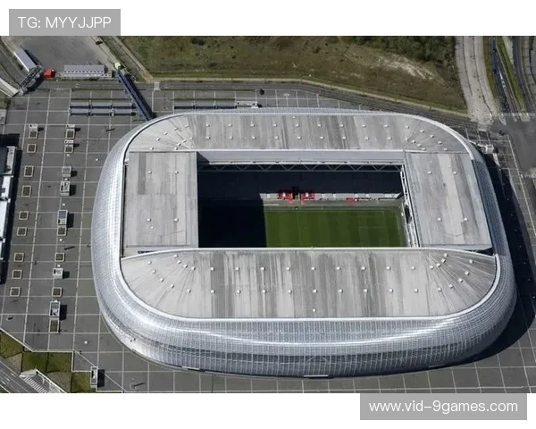 里尔主场皮埃尔·莫鲁瓦球场氛围热烈 里尔主场皮埃尔·莫鲁瓦球场氛围热烈